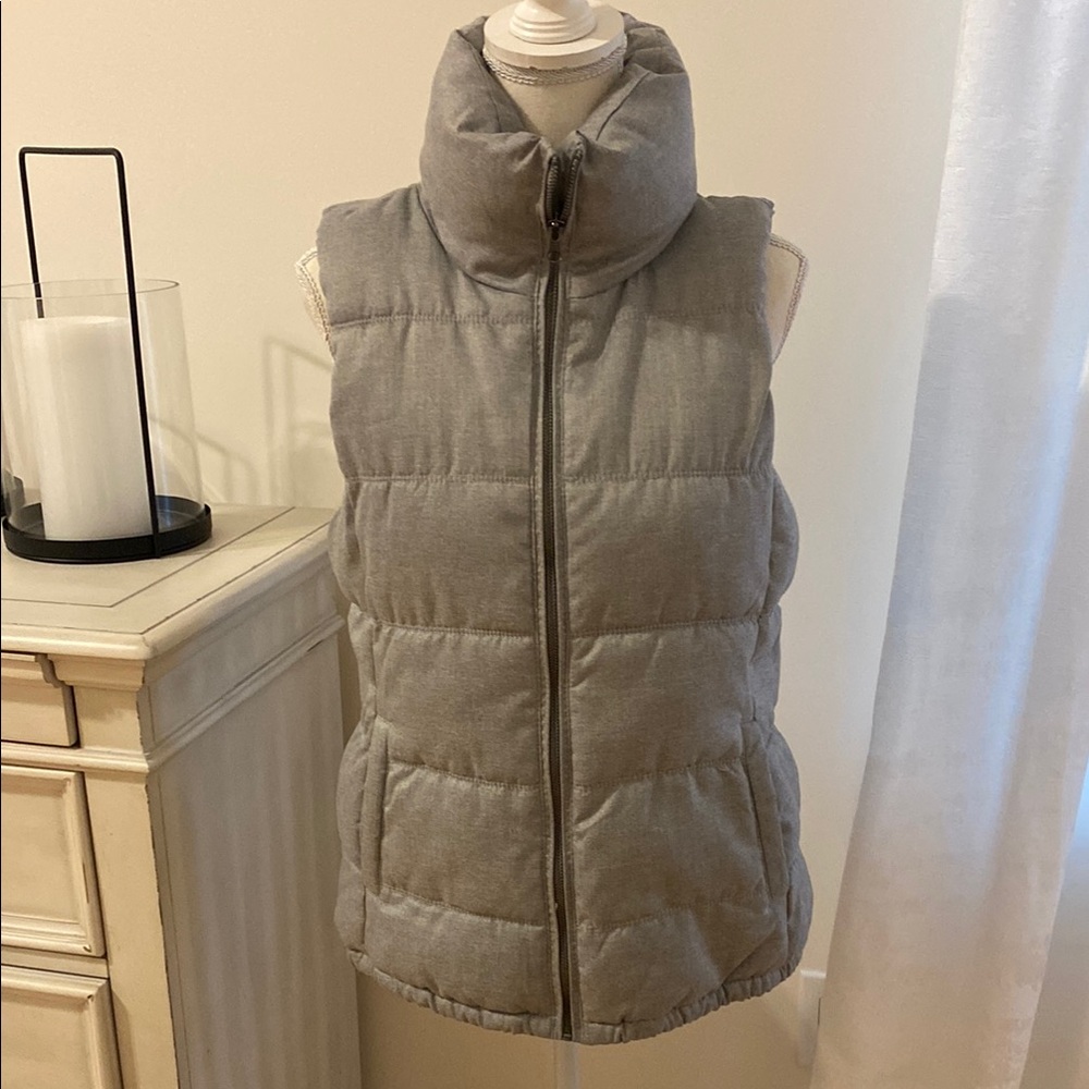 Old Navy Women's Gray Puffer Vest